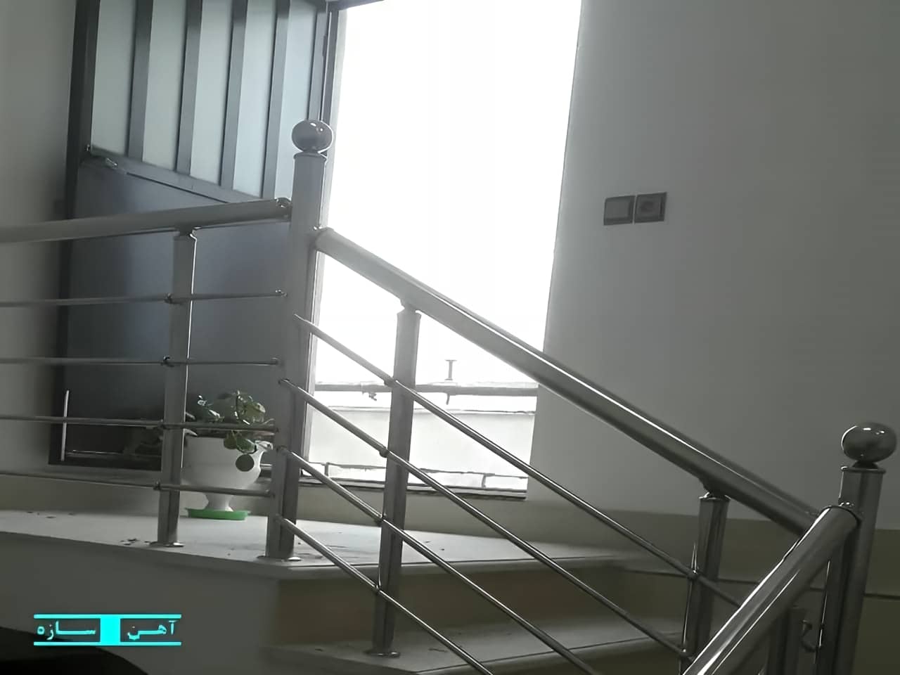 نصاب نرده استیل در محل