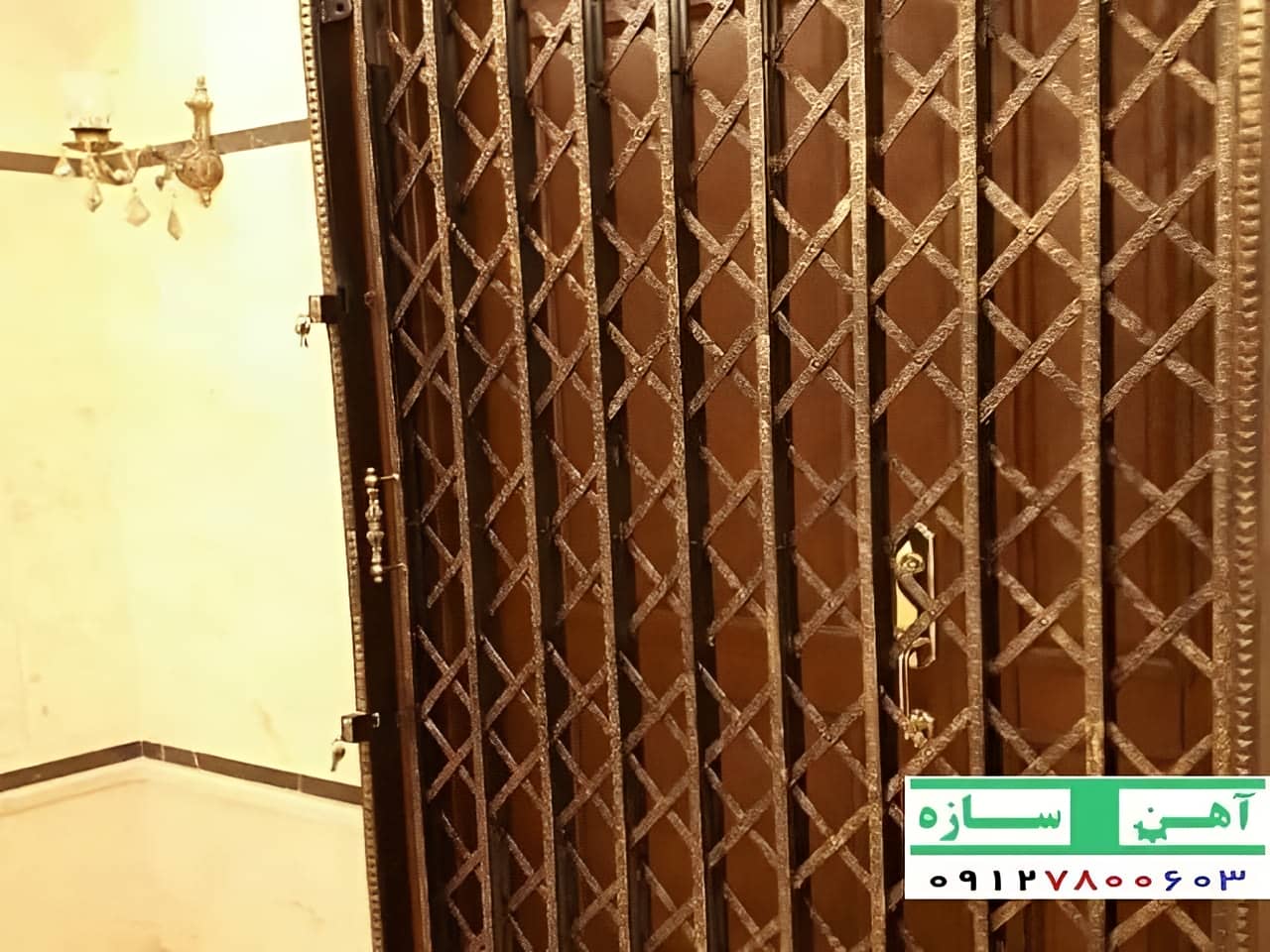 حفاظ درب آکاردئونی