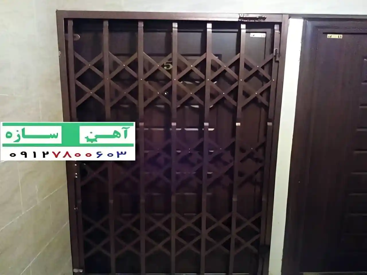 حفاظ درب آکاردئونی