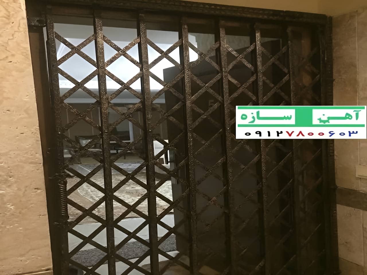 حفاظ درب آکاردئونی