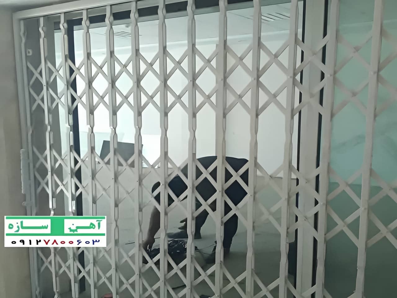 حفاظ درب آکاردئونی
