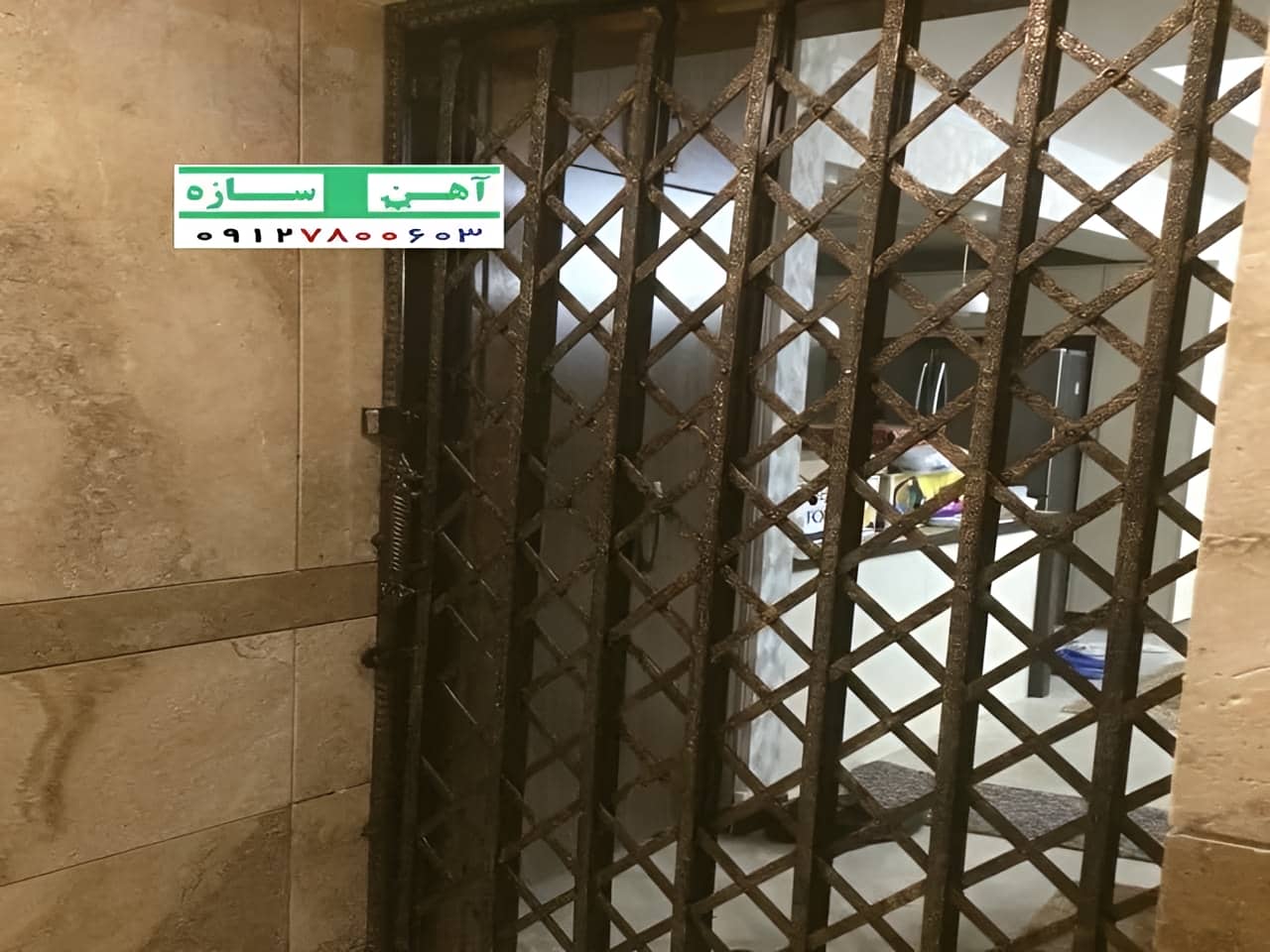 حفاظ درب آکاردئونی