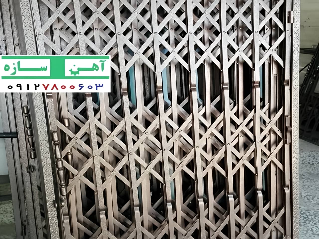 حفاظ درب آکاردئونی