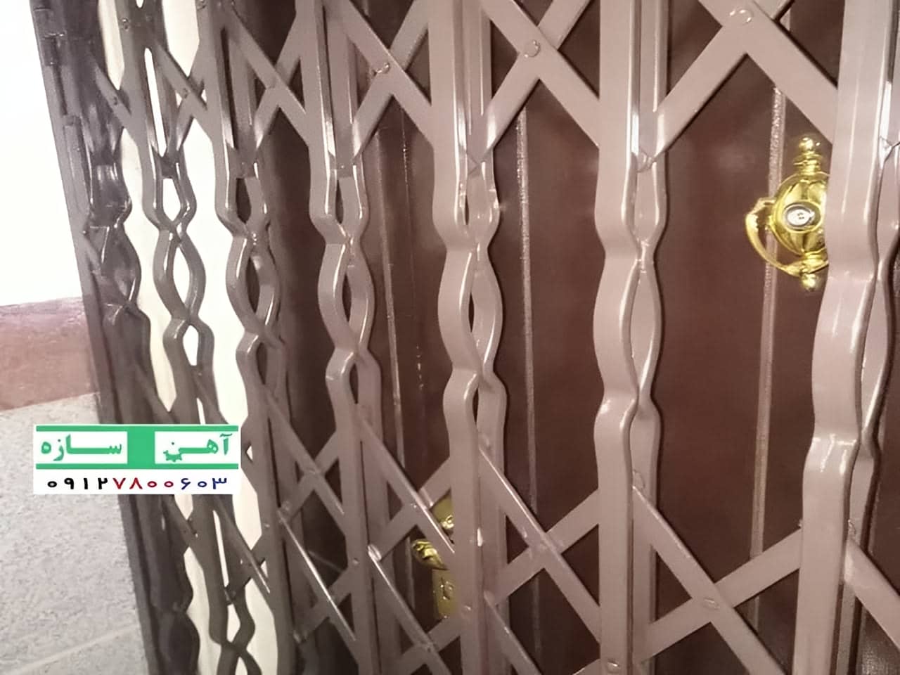 حفاظ درب آکاردئونی