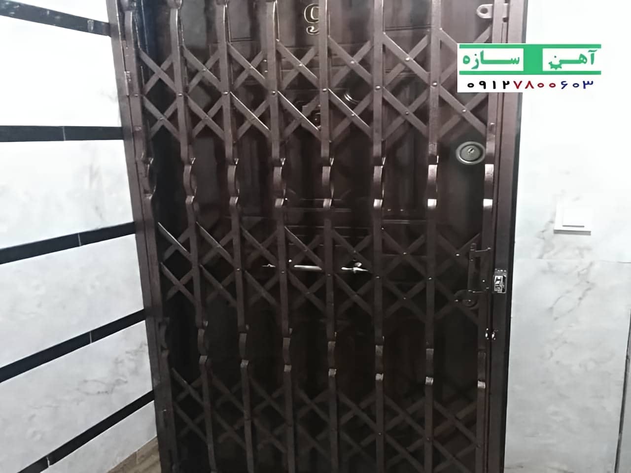 حفاظ درب آکاردئونی