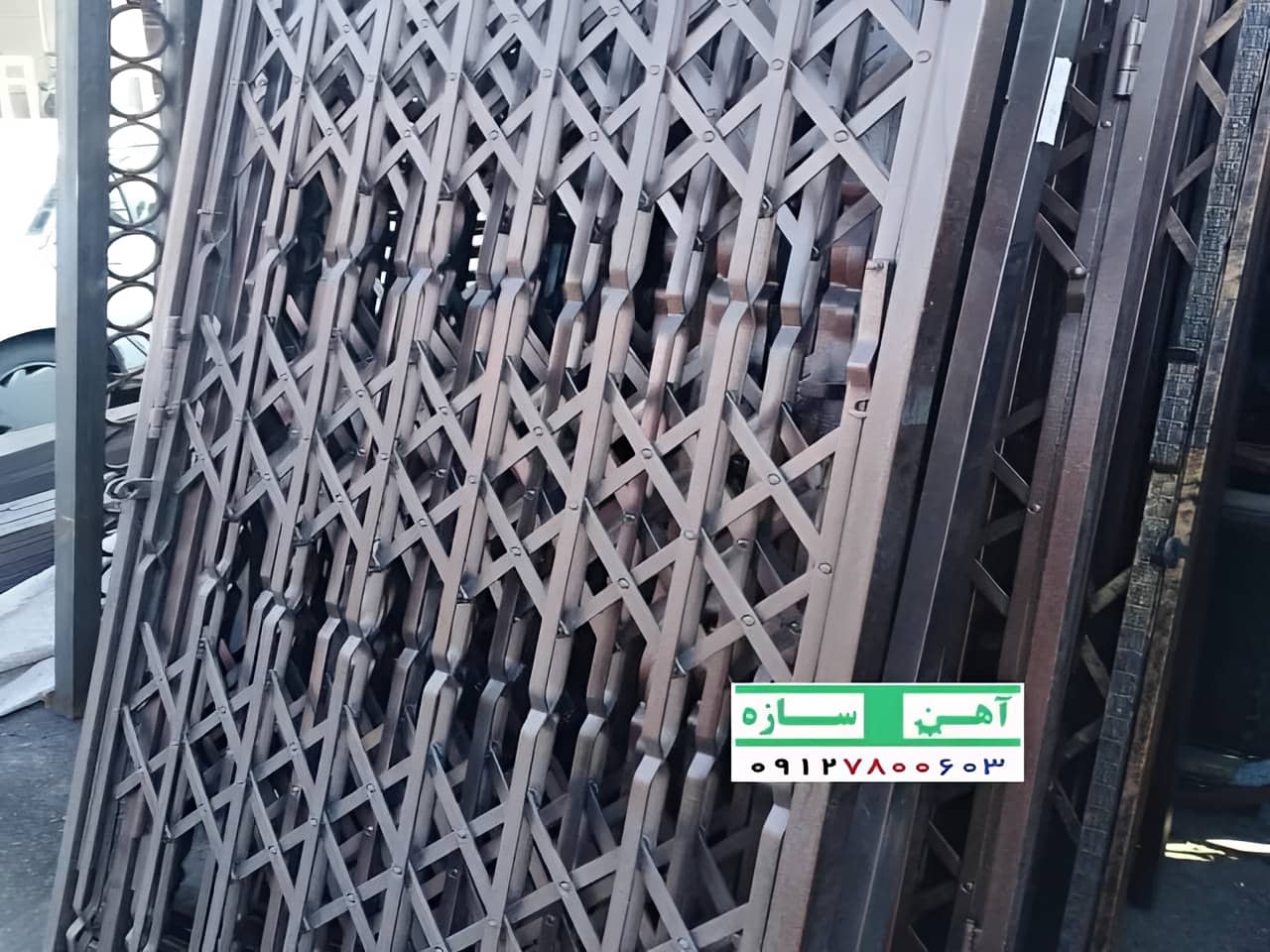 حفاظ درب آکاردئونی