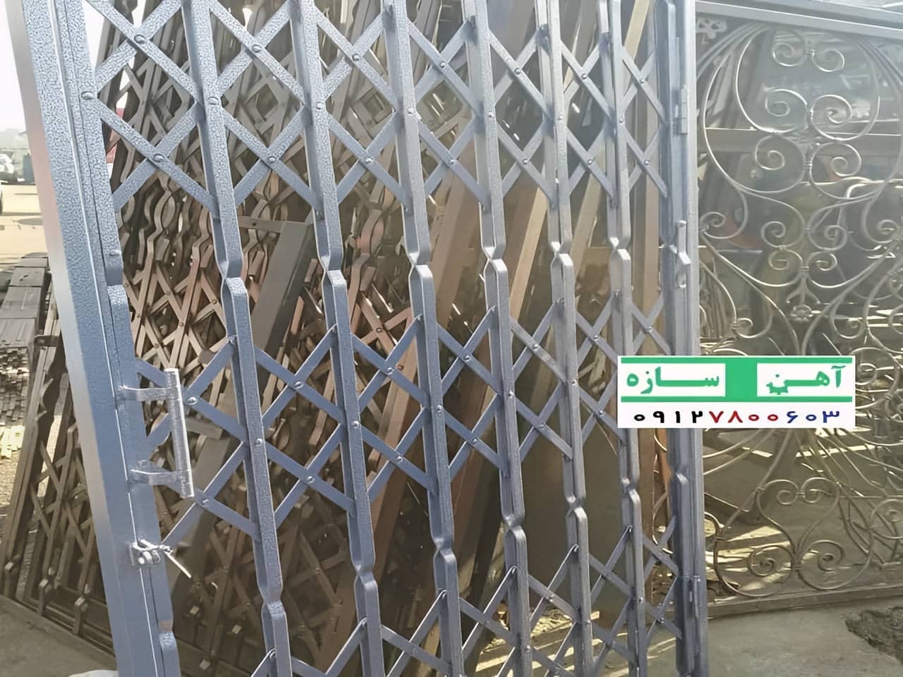 حفاظ درب آکاردئونی