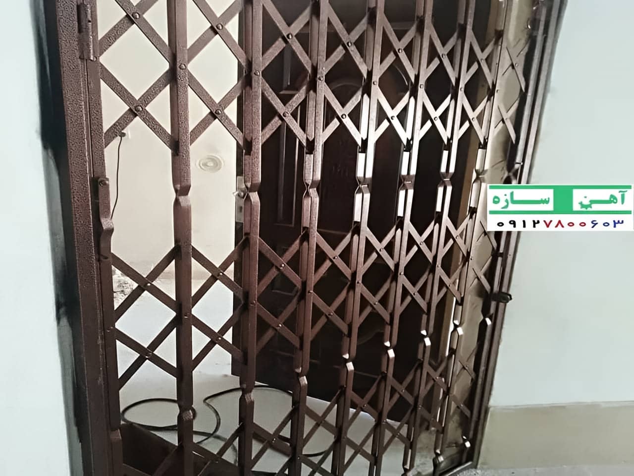 حفاظ درب آکاردئونی