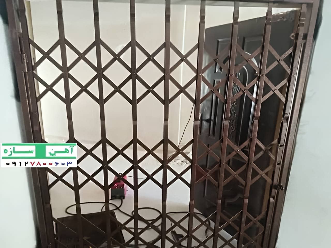 حفاظ درب آکاردئونی