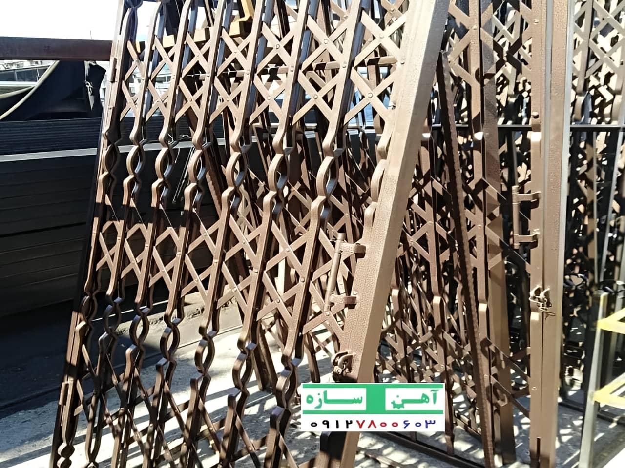 حفاظ درب آکاردئونی