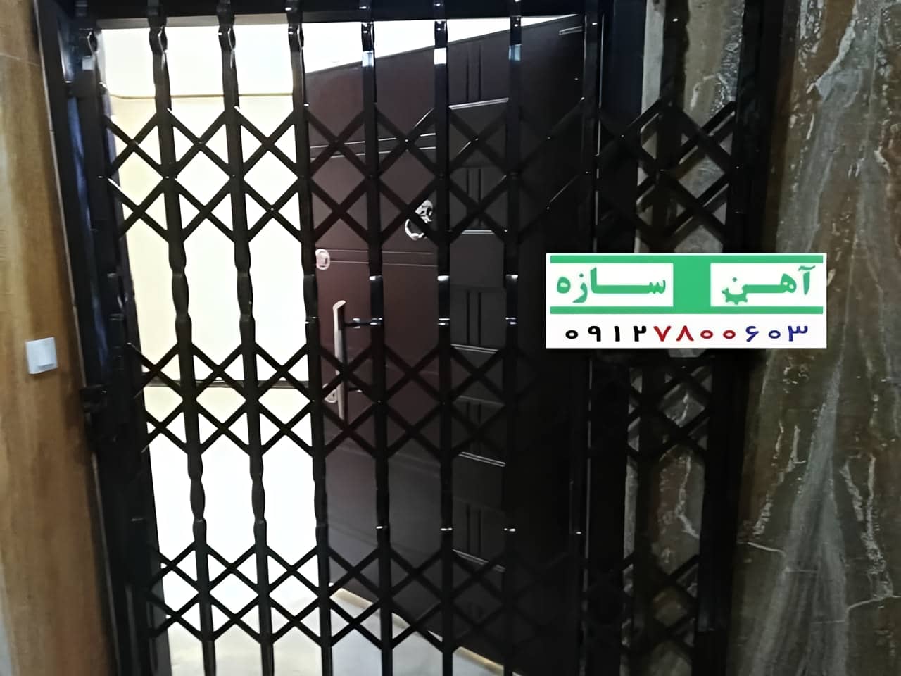 حفاظ درب آکاردئونی