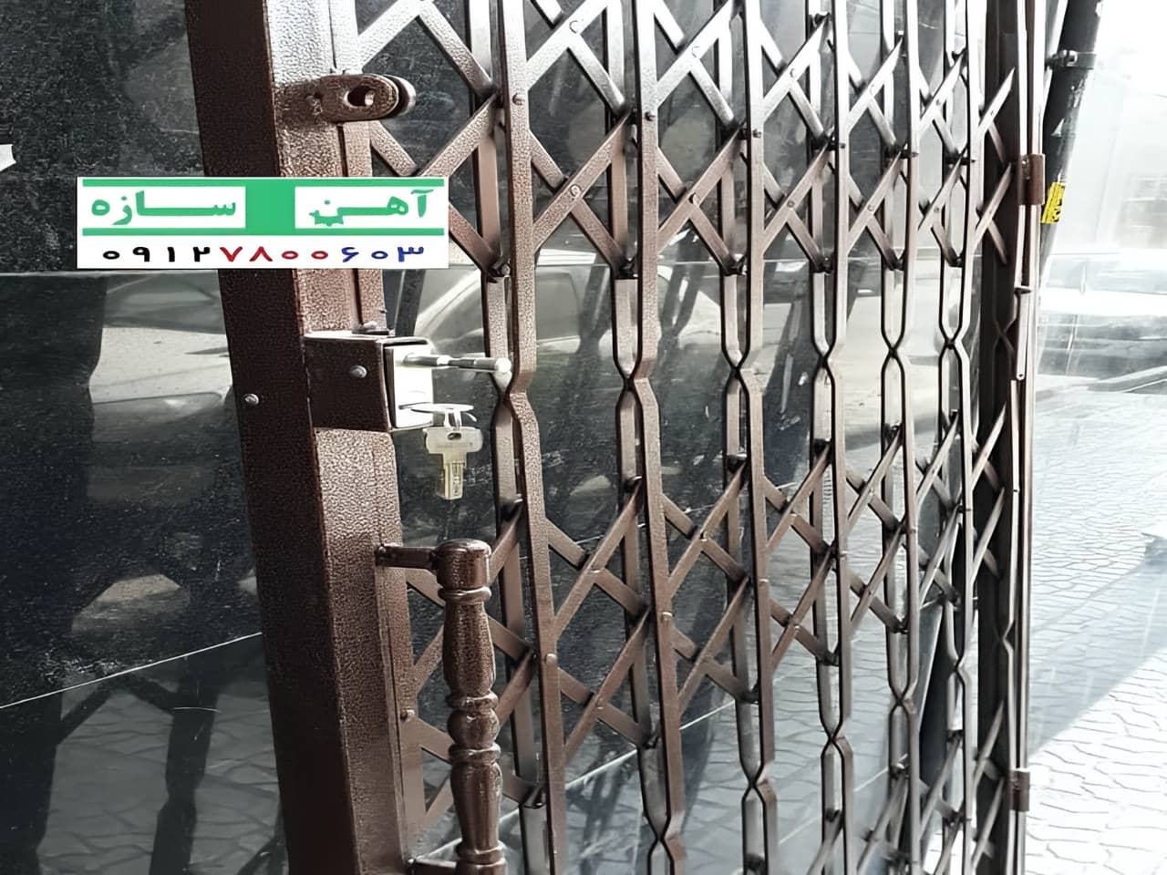 حفاظ درب آکاردئونی