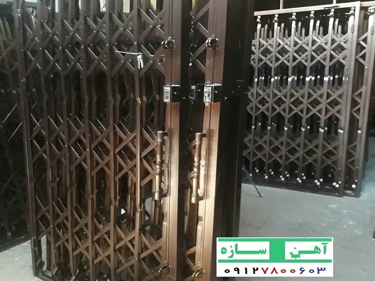 حفاظ درب آکاردئونی