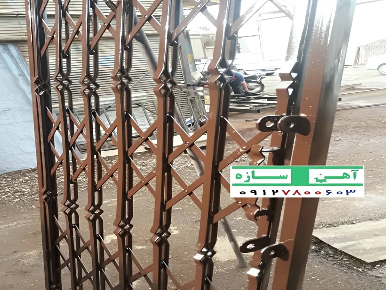 حفاظ درب آکاردئونی