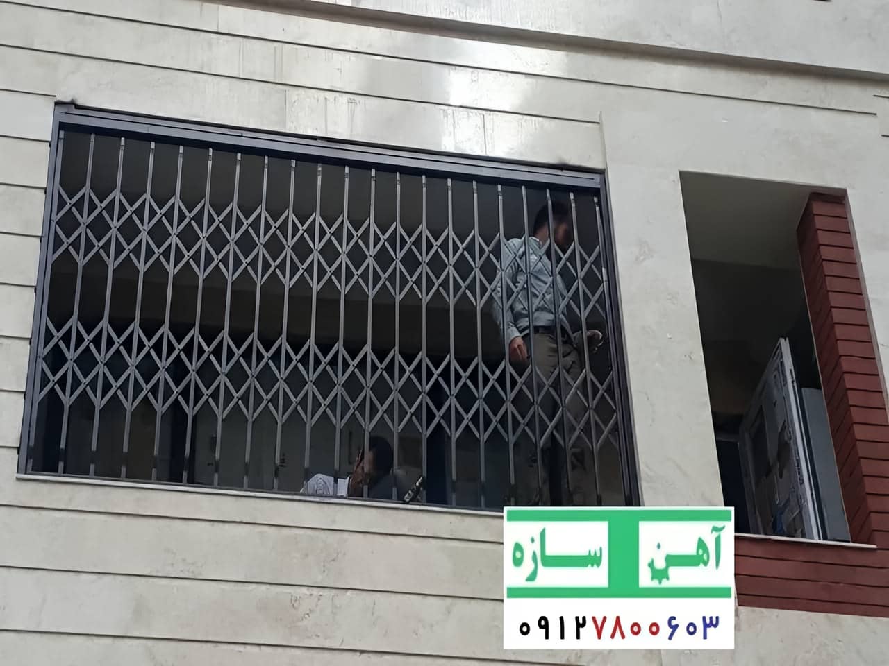 حفاظ درب آکاردئونی