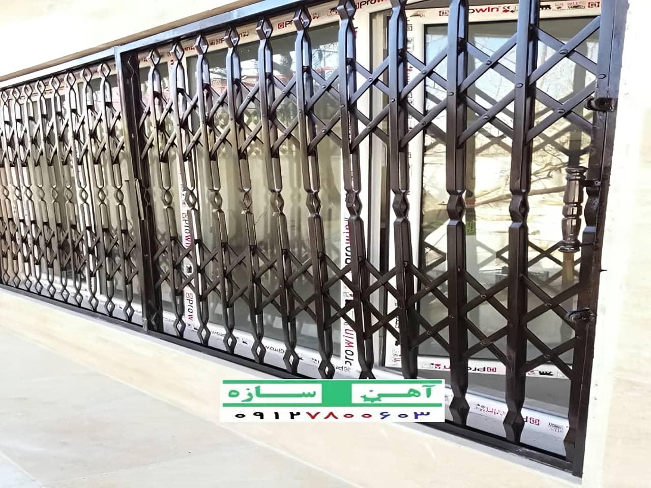 حفاظ درب آکاردئونی