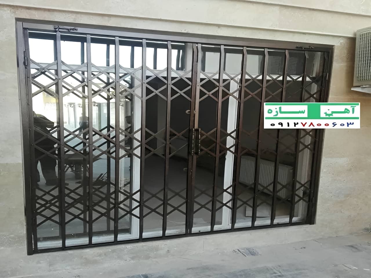 حفاظ درب آکاردئونی