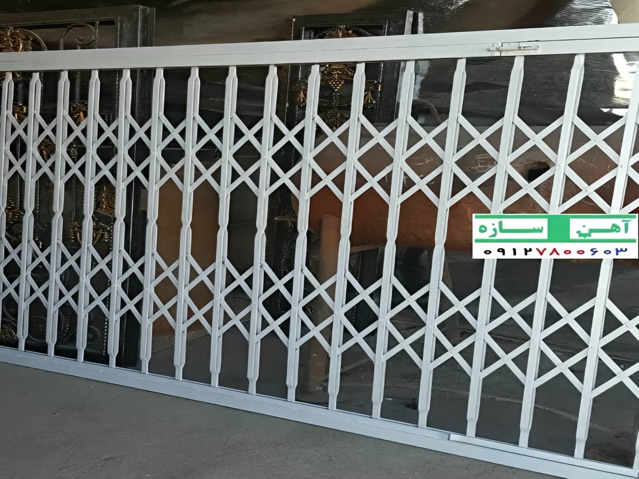 حفاظ درب آکاردئونی