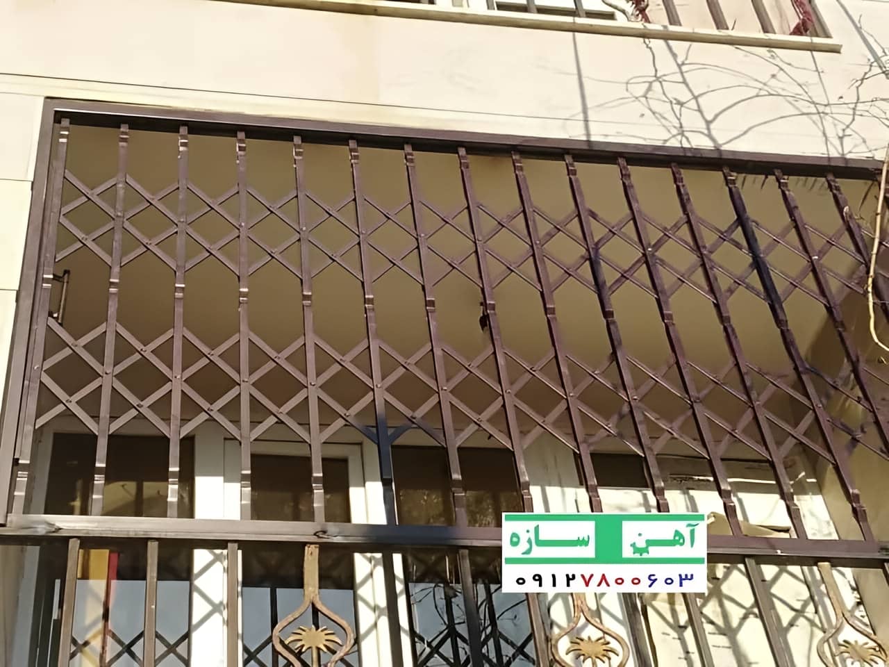 حفاظ درب آکاردئونی