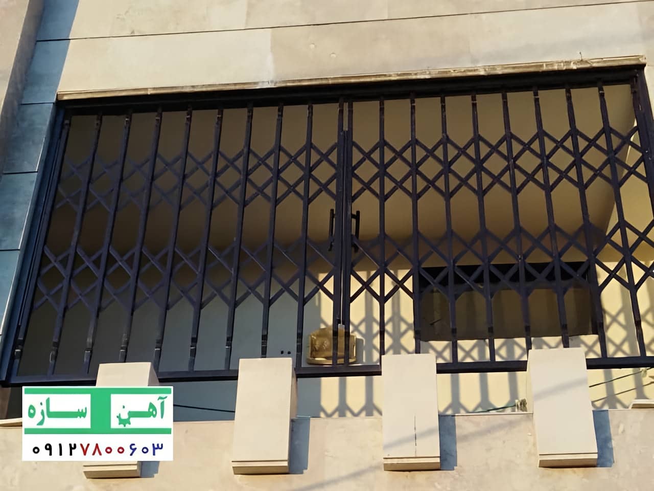 حفاظ درب آکاردئونی