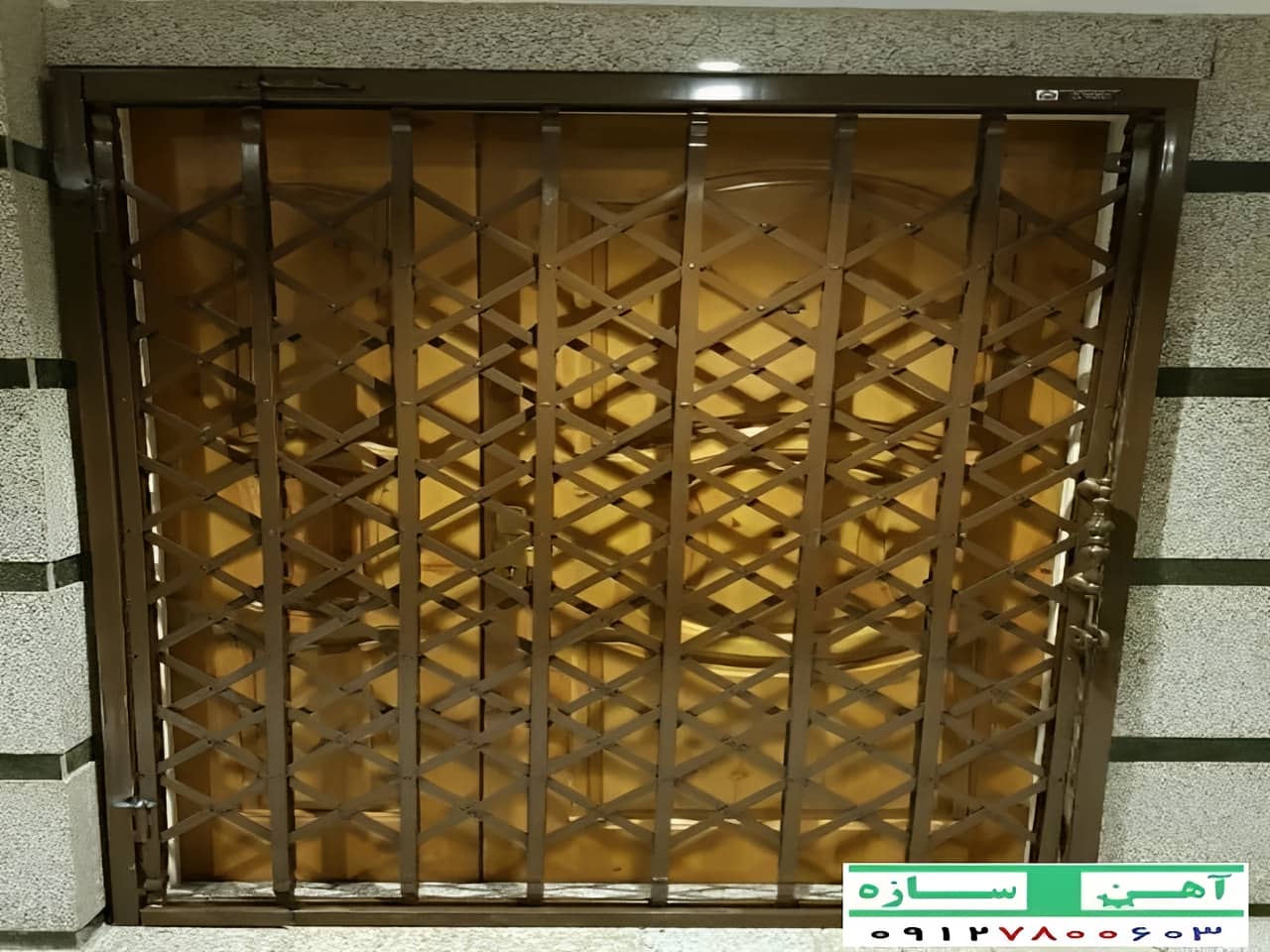 حفاظ درب آکاردئونی