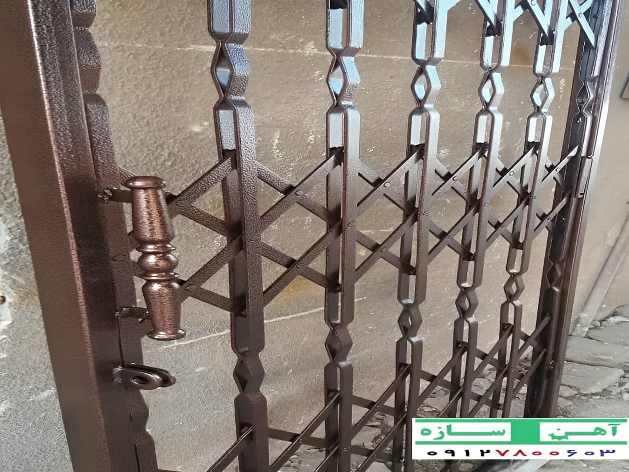 حفاظ درب آکاردئونی