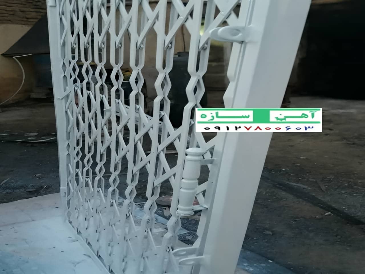 حفاظ درب آکاردئونی