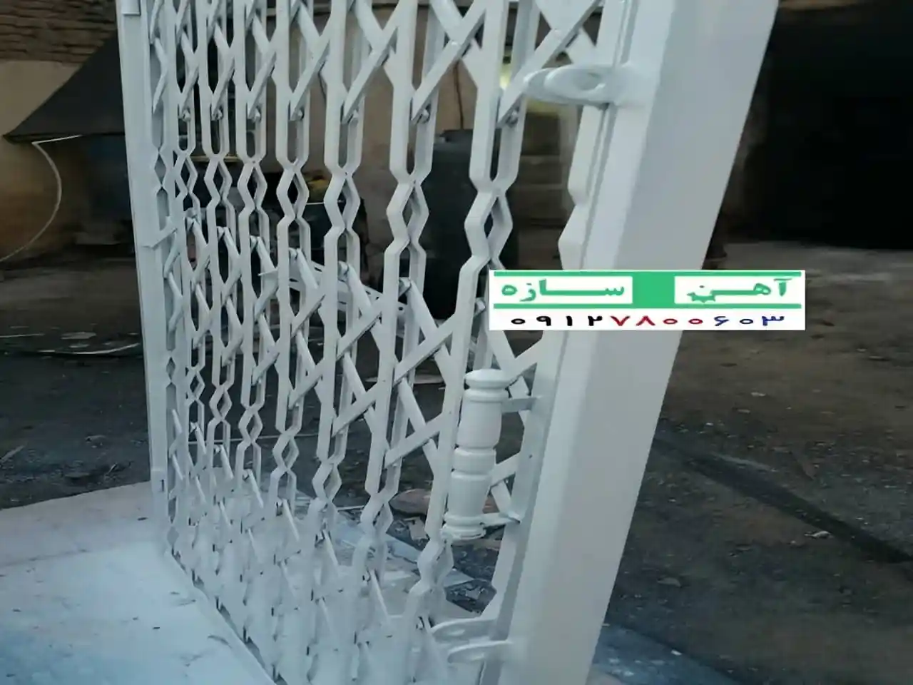 حفاظ درب آکاردئونی