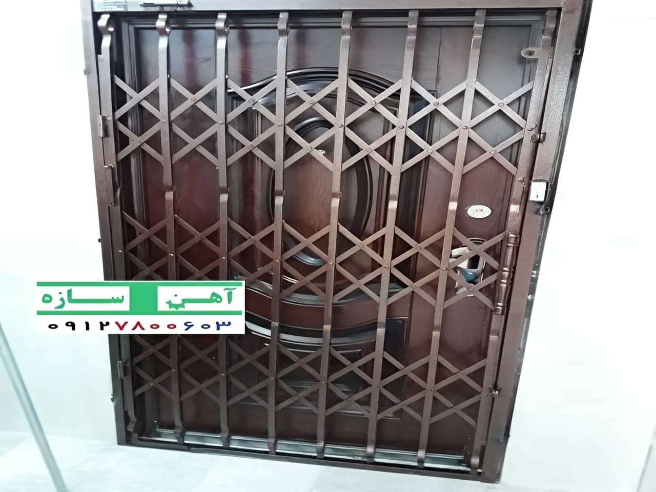 حفاظ درب آکاردئونی