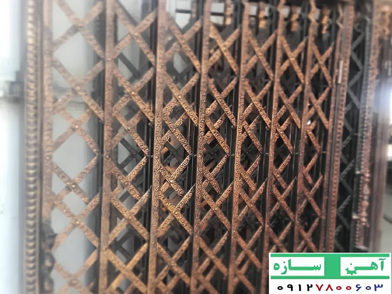 حفاظ درب آکاردئونی