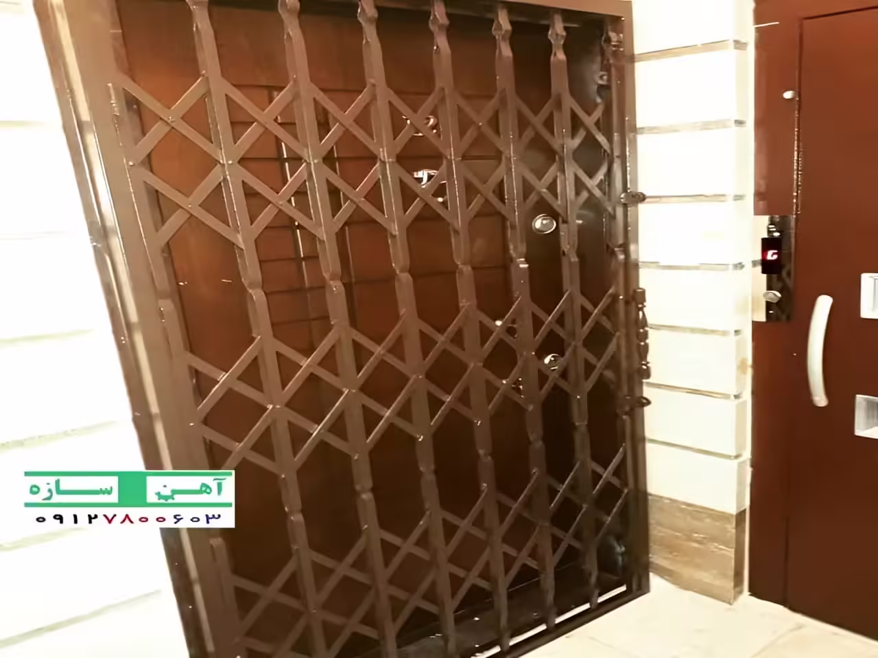حفاظ درب آکاردئونی
