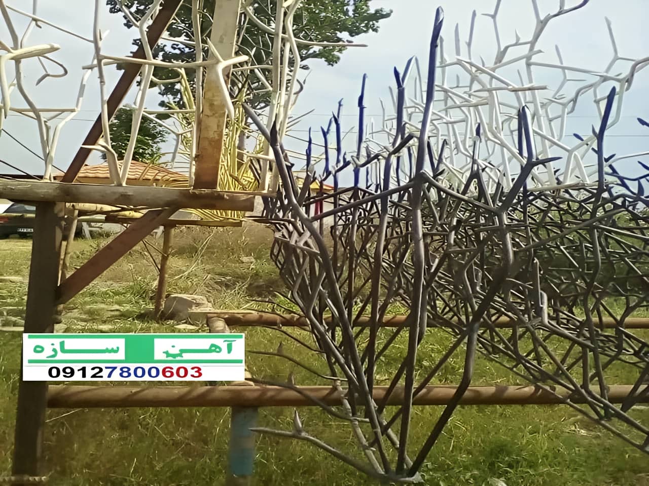 نرده آهنی دیوار