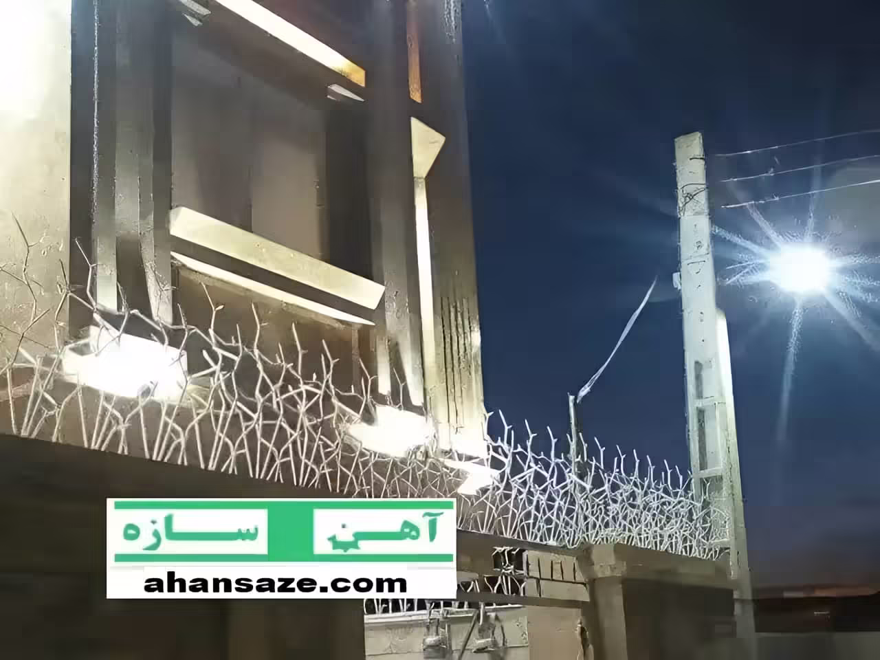 نرده آهنی دیوار