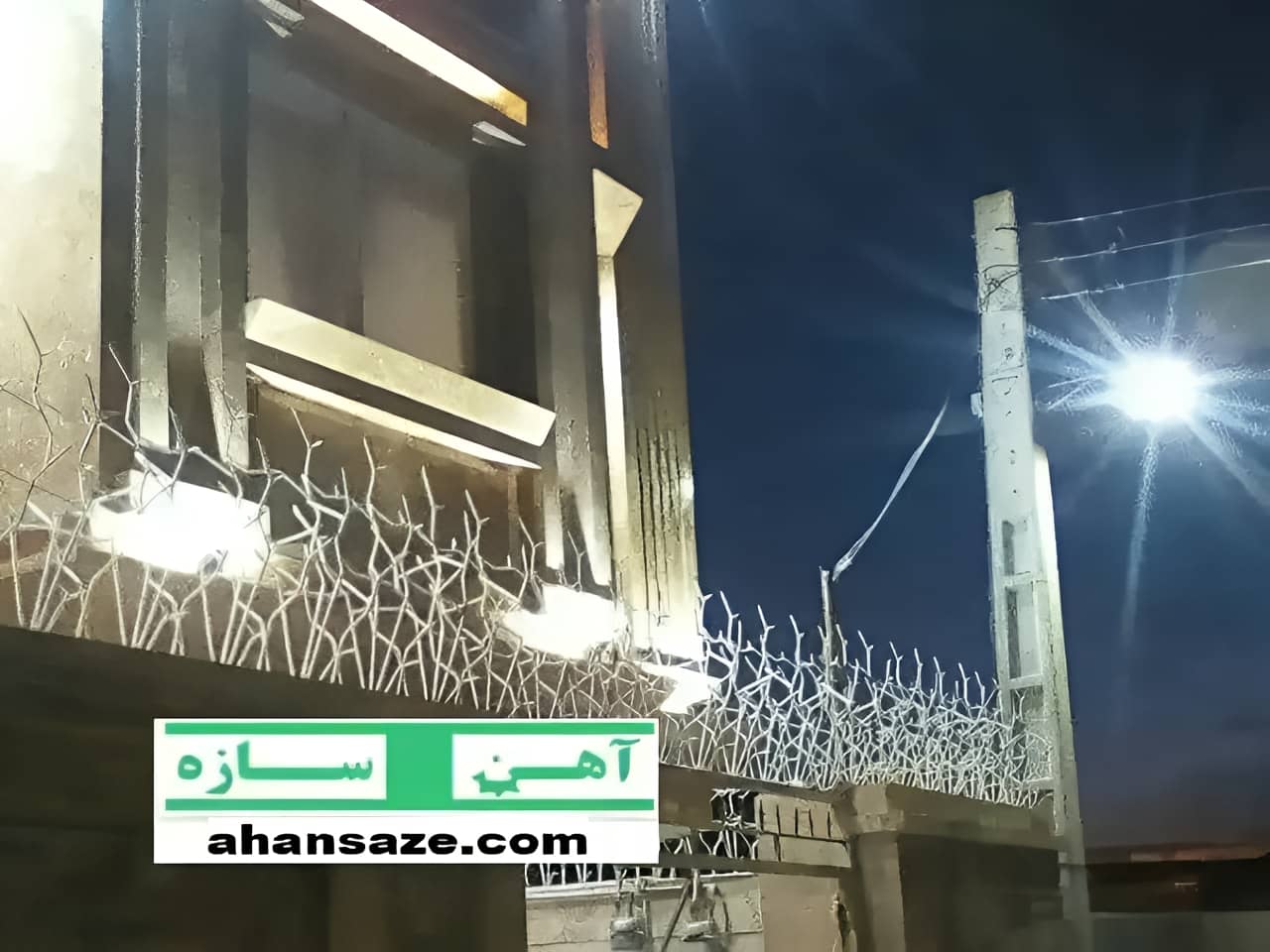 نرده آهنی دیوار