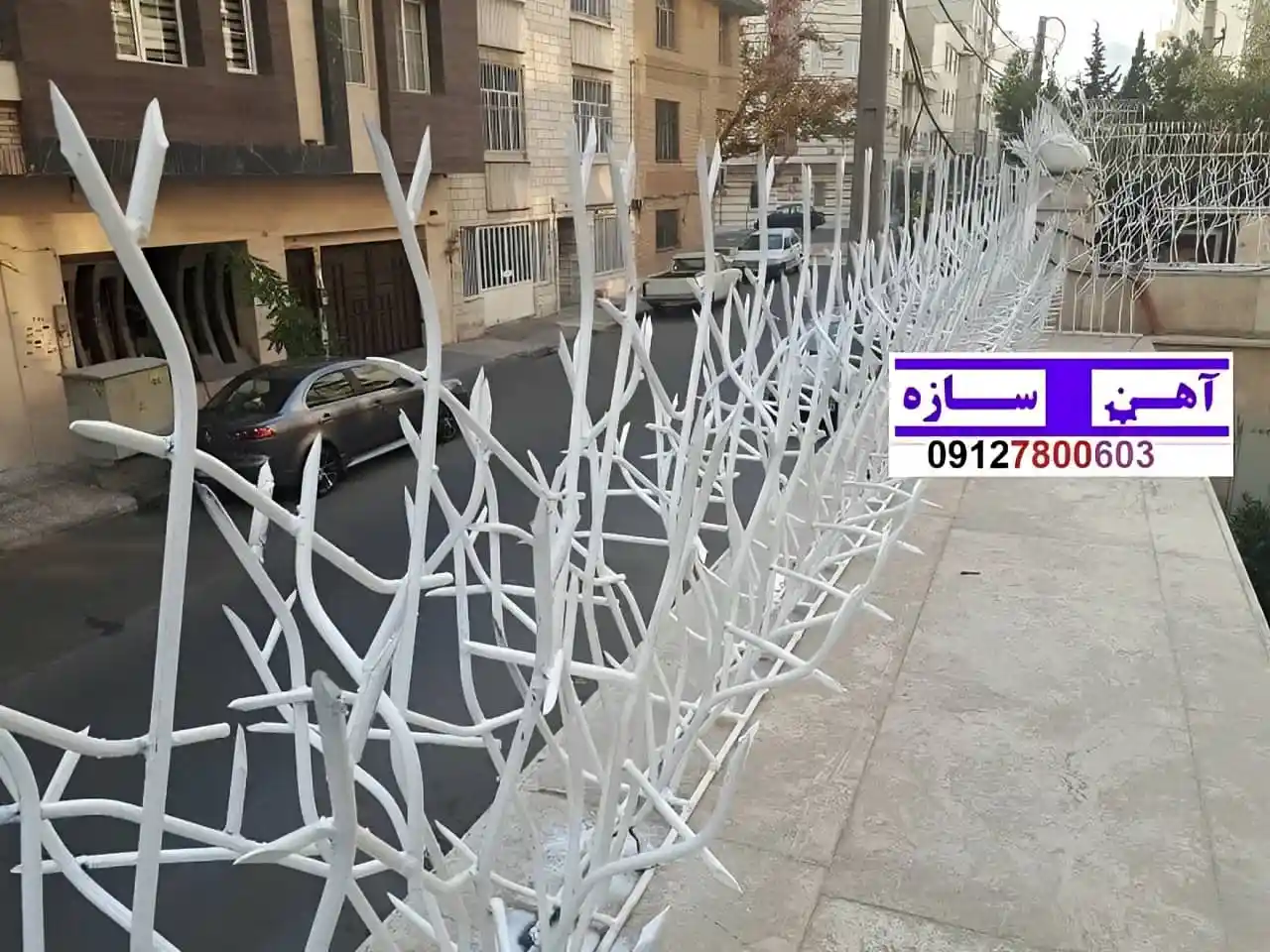 نرده آهنی دیوار