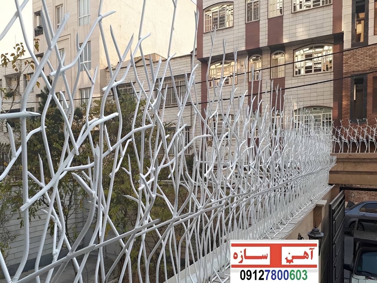 نرده آهنی دیوار