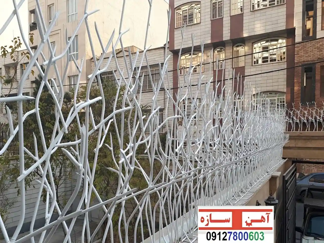 نرده آهنی دیوار