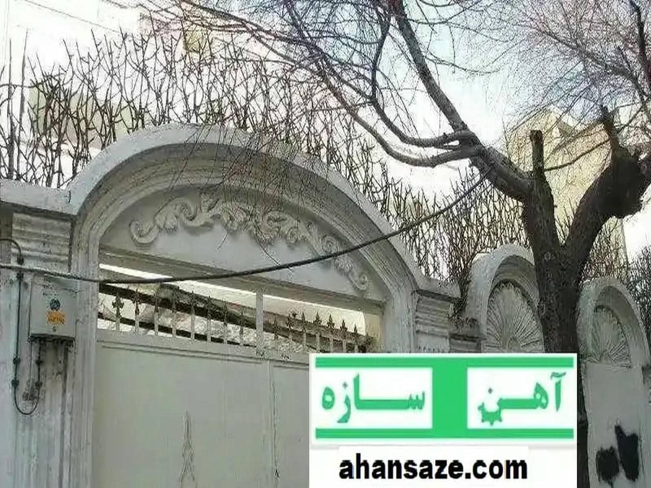 نرده آهنی دیوار