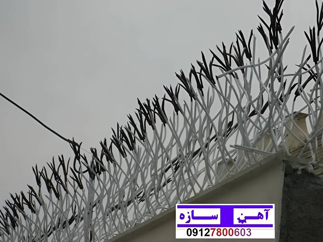 نرده آهنی دیوار