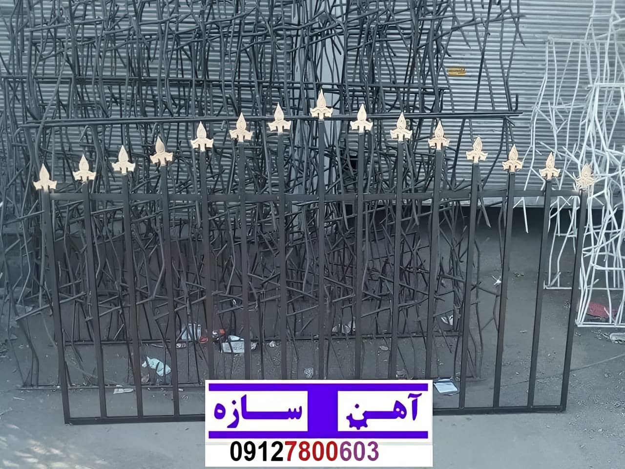 نرده آهنی دیوار