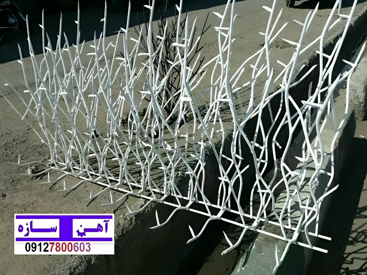 نرده آهنی دیوار