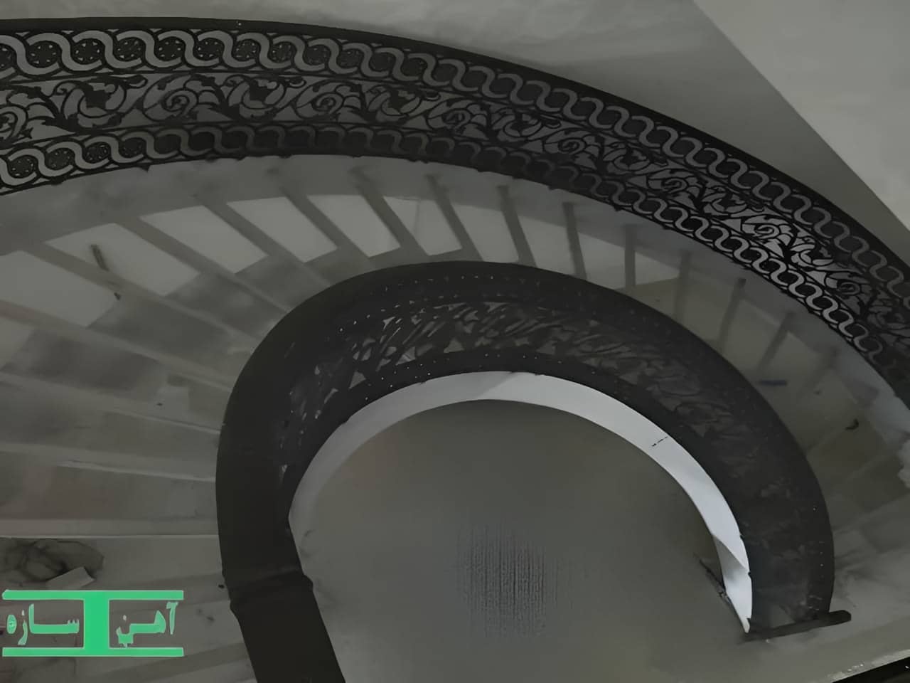 پله اهنی اماده