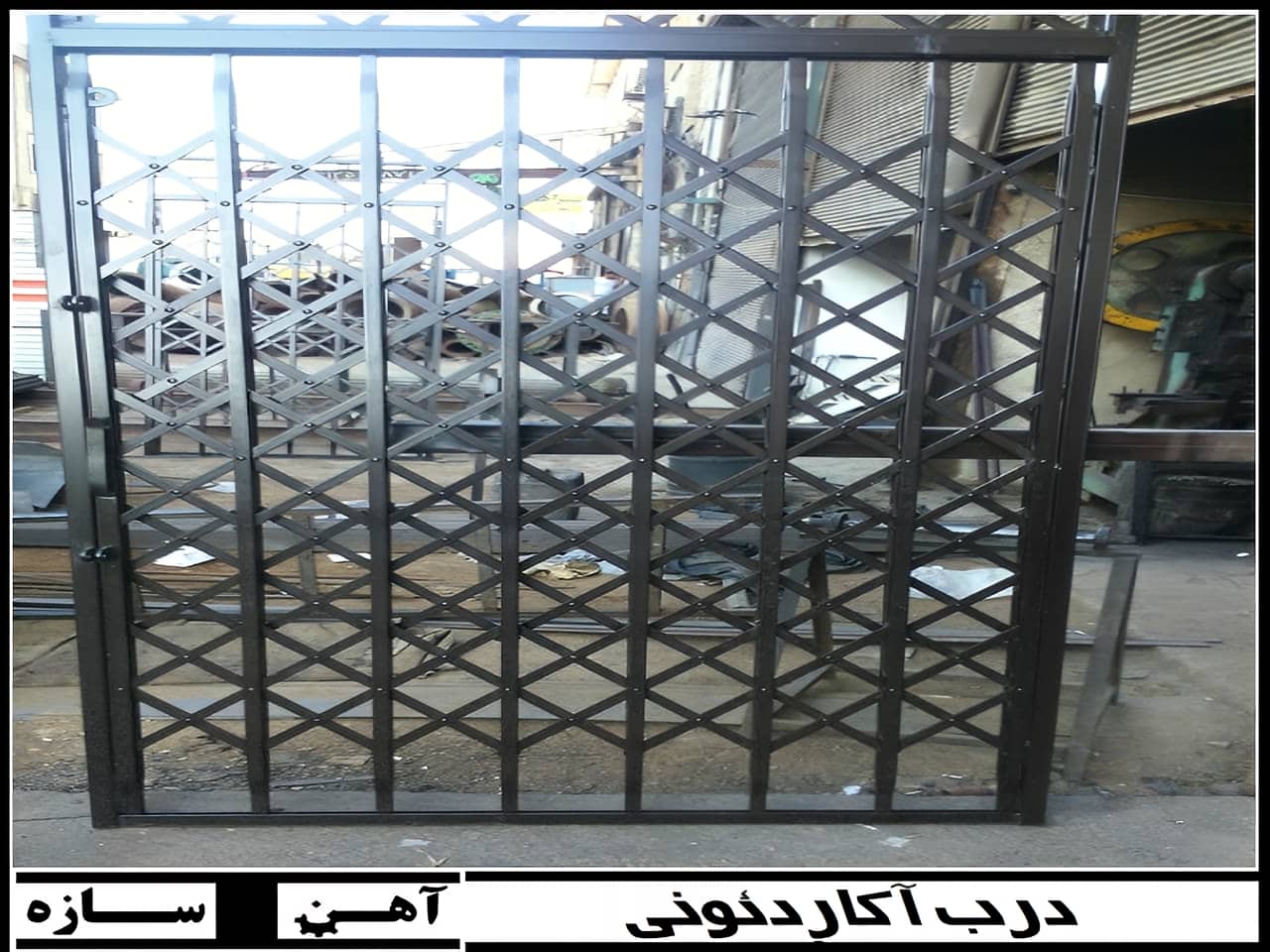 نصب درب آکاردئونی آپارتمانی | آهن سازه نصب درب آکاردئونی آپارتمانی