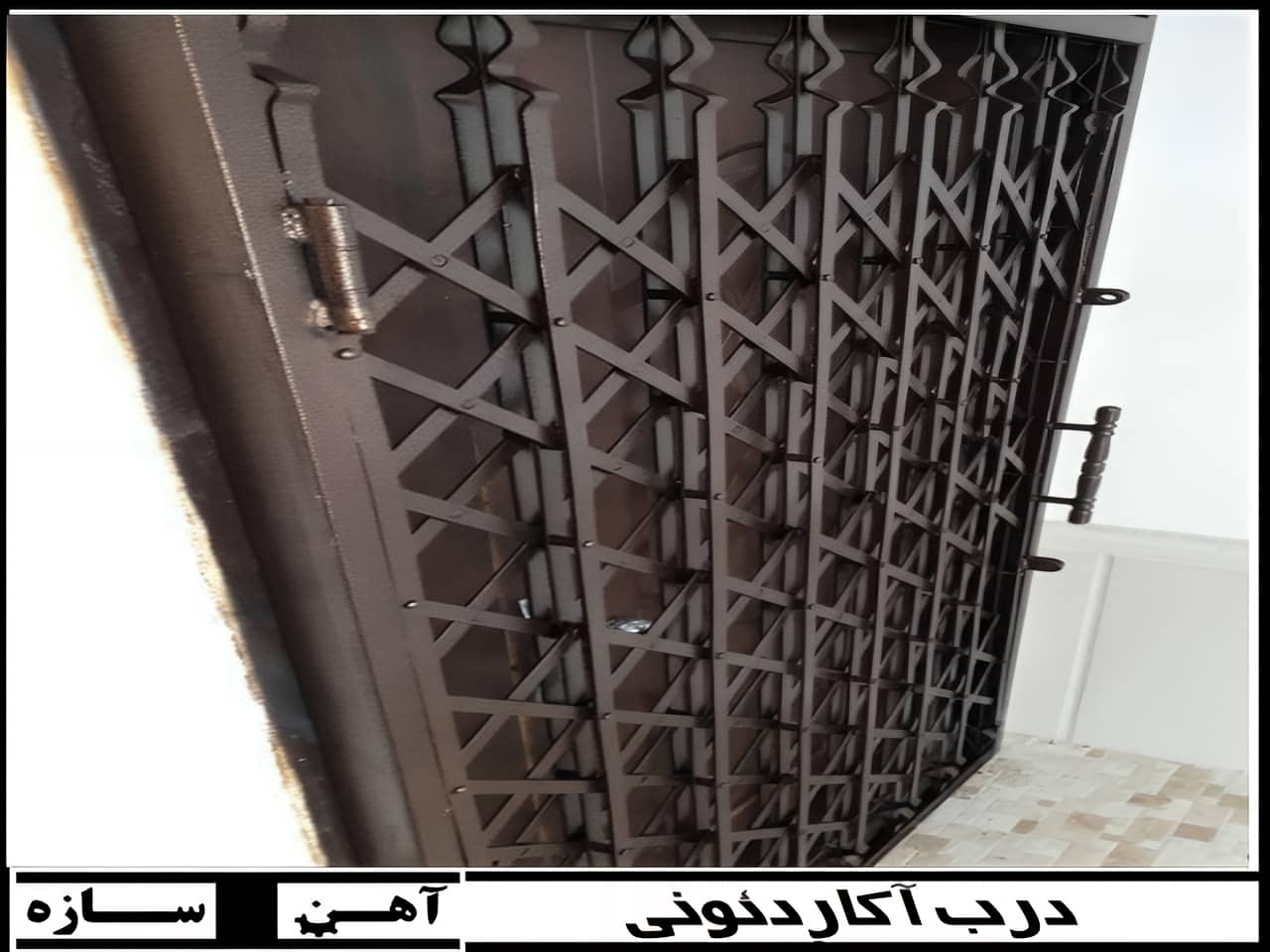 حفاظ درب آکاردئونی فلزی چیست