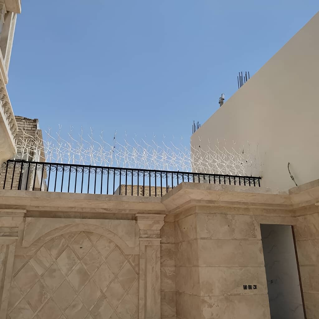 تاثیر جنس و ضخامت نرده دیواری