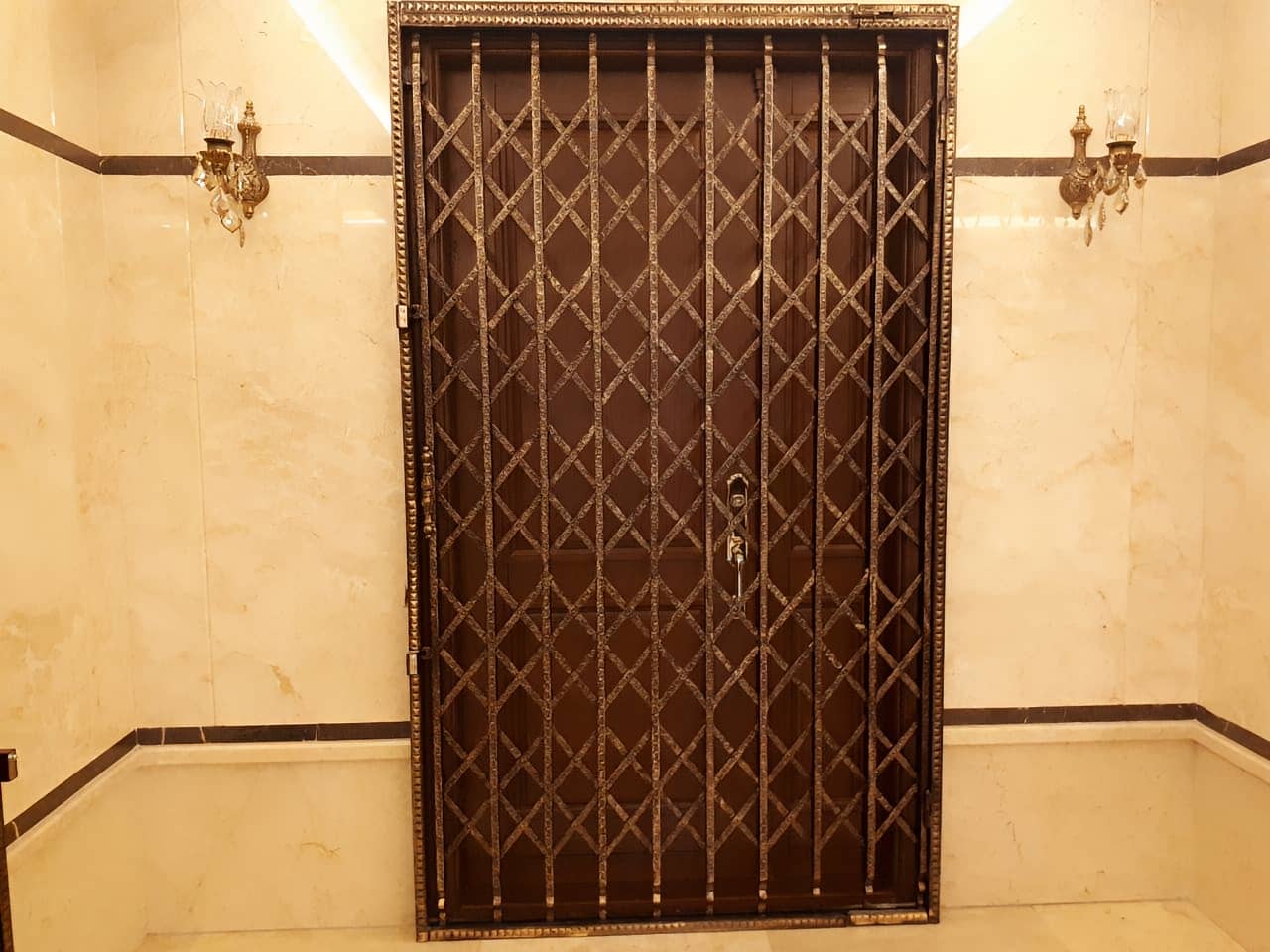 نحوه نصب حفاظ درب و پنجره آکاردئونی
