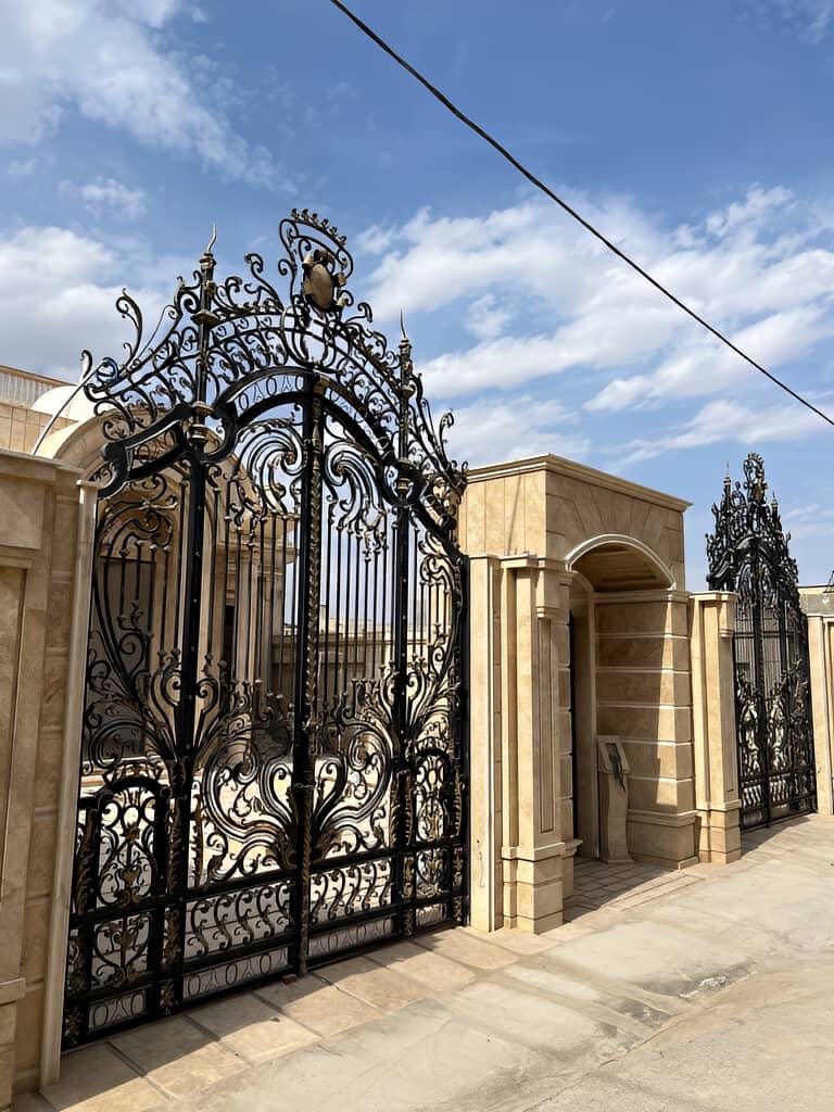 تفاوت درب فرفورژه دست‌ساز و صنعتی