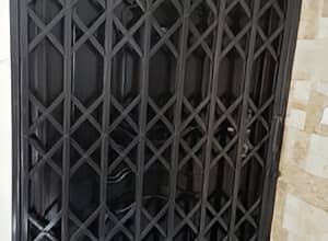 عکس حفاظ روی درب آپارتمان