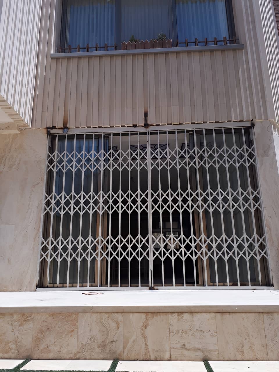 نکات مهم در نصب حفاظ و نرده درب آکاردئونی