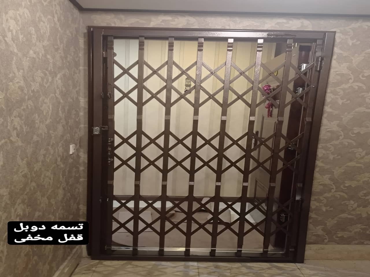 نصب حفاظ آکاردئونی دوبل 3 گل با پرچ مخفی | آهن سازه نصب حفاظ آکاردئونی دوبل 3 گل با پرچ مخفی